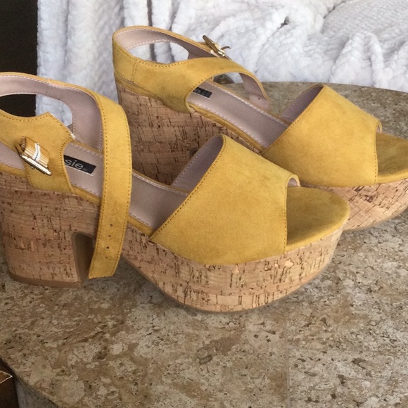Kenzie yellow gold sandals never worn - Picture 2 of 5